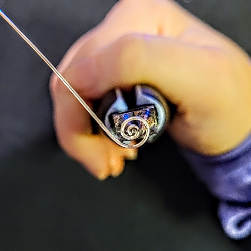 Jennifer Brooks's Glass and Ice Simple Woven Stick Pearl Necklace - , Contemporary Wire Jewelry, Wire Wrapping, Wrapping, Wire Wrapping Jewelry, Start at the end of the 22 gauge wire